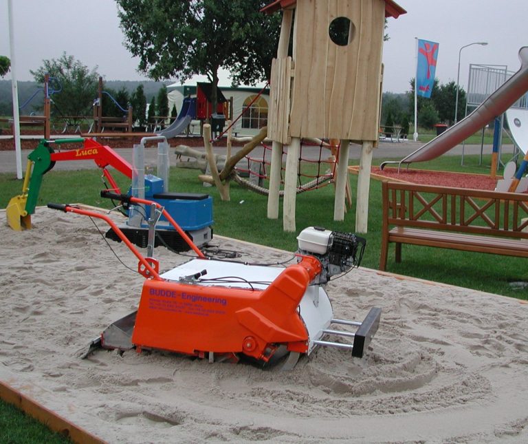 Srandreiniger BC4000 bei der Srandreinigung